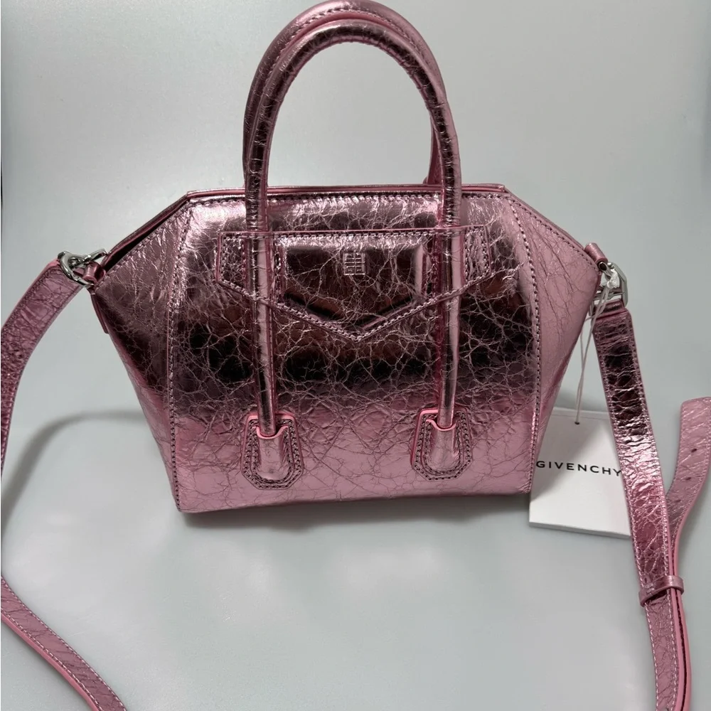 Givenchy Antigona Lock Bag in Laminated Leather Pink - Picture 2 of 7